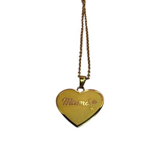 Collar corazón con huellas